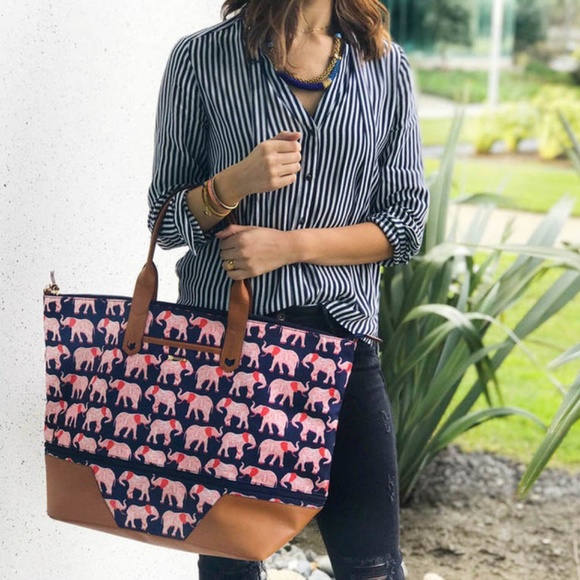 Stella & Dot Handbags - Stella & Dot Elephant Getaway Bag